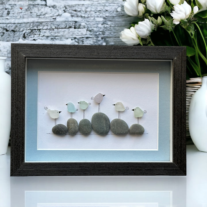 Arte de guijarros con imagen familiar de seis pájaros de cristal marino