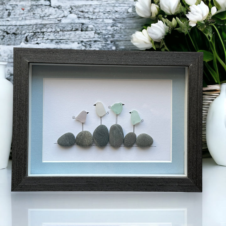 Tableau de famille de quatre oiseaux en verre de mer, Art de galets
