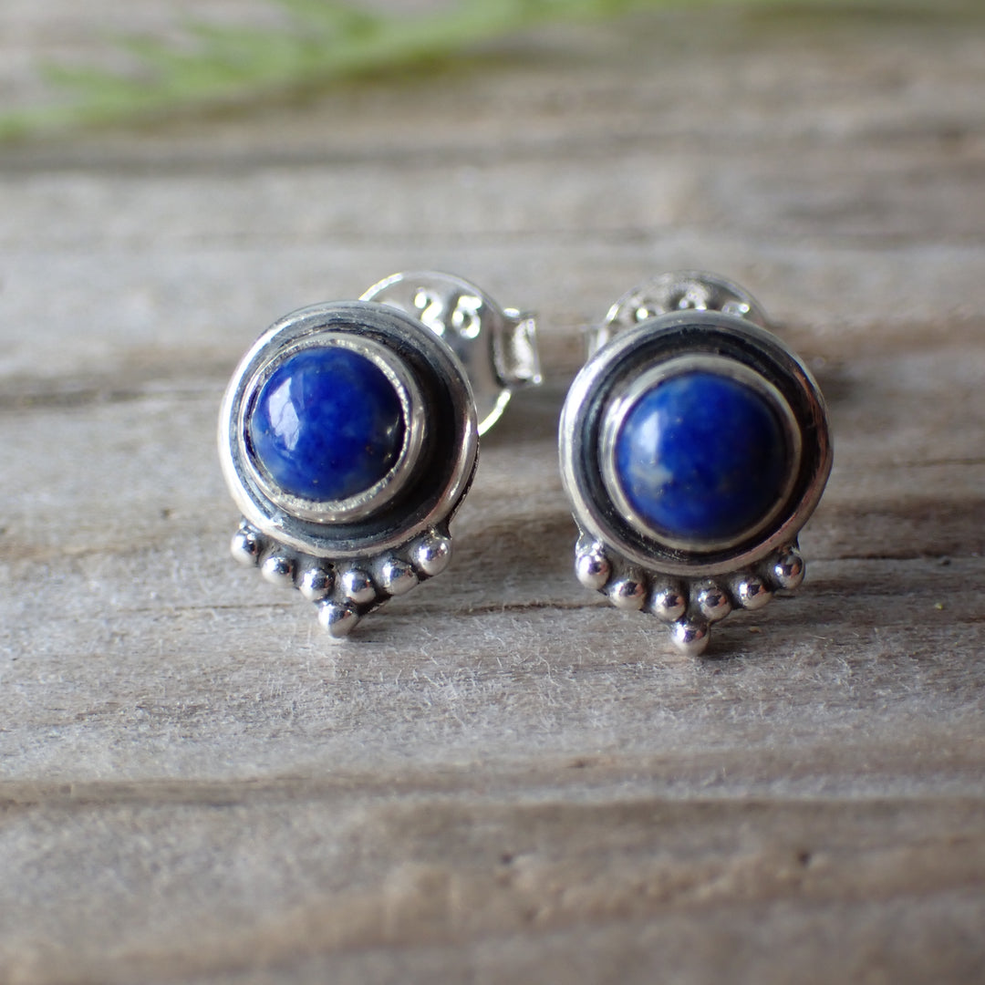 Boucles d'oreilles à tige en argent sterling avec lapis-lazuli