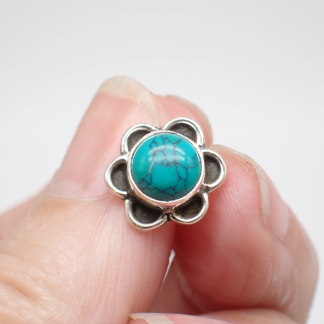 Boucles d'oreilles à tige en argent sterling avec fleur turquoise