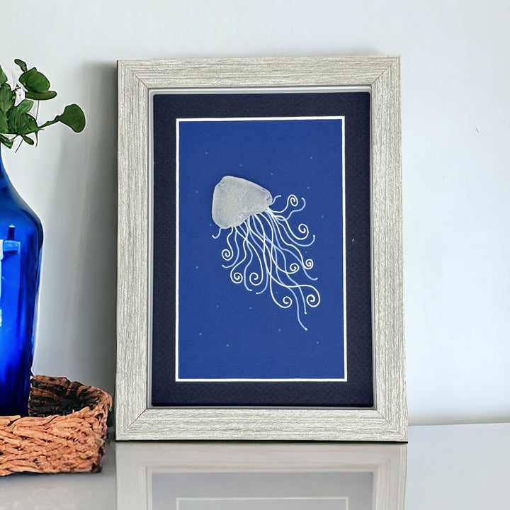 Imagen de pez medusa de cristal marino nadando arte de guijarros
