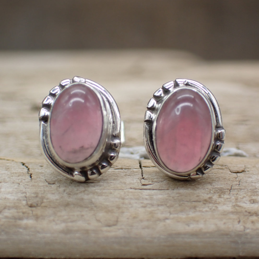 Boucles d'oreilles à tige en argent sterling et quartz rose 