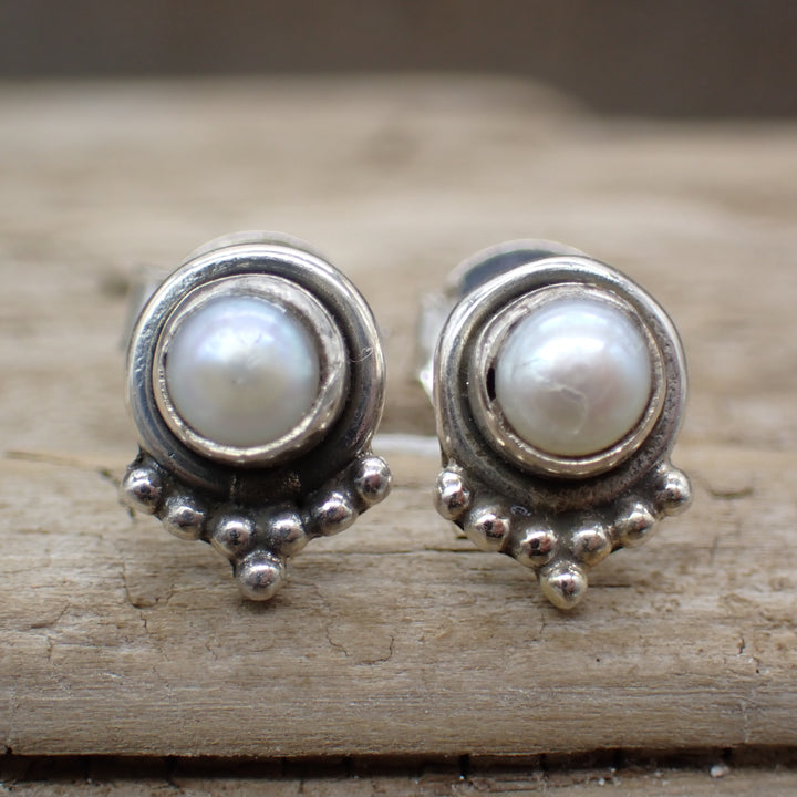 Boucles d'oreilles à tige en argent sterling et perles 