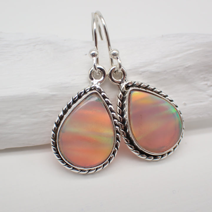 Boucles d'oreilles en argent sterling avec opale aurore 