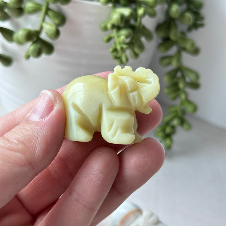 Mini éléphant en pierres précieuses 