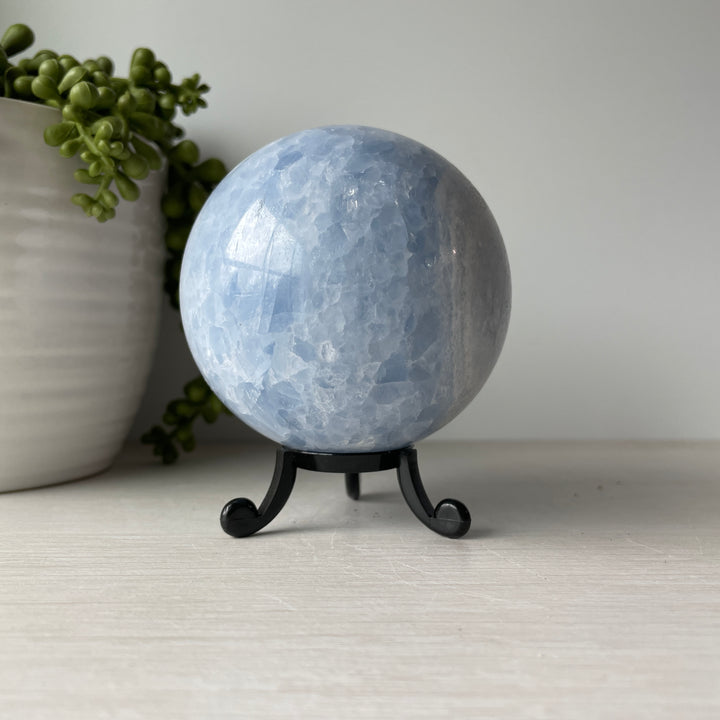 Sphère de calcite bleue