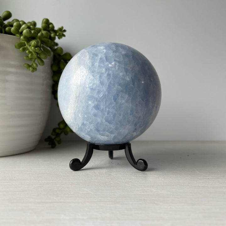 Sphère de calcite bleue