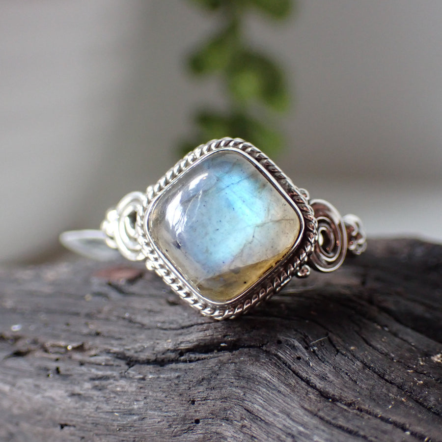 sterling silver labradorite crystal stone ring