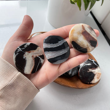 SARDONYX STONE CRYSTAL POCKET WORRY STONE