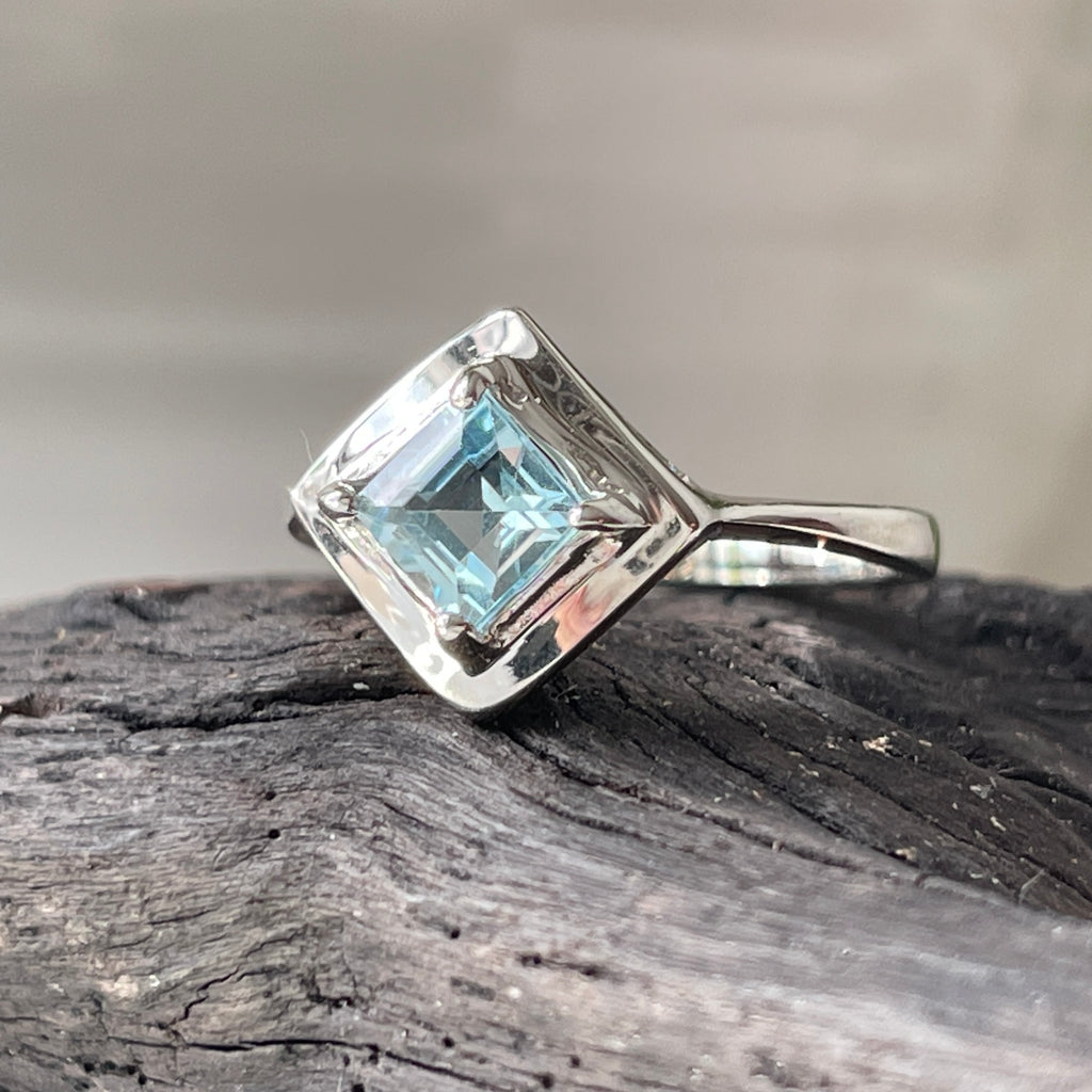 sterling silver blue topaz stone crystal faceted ring