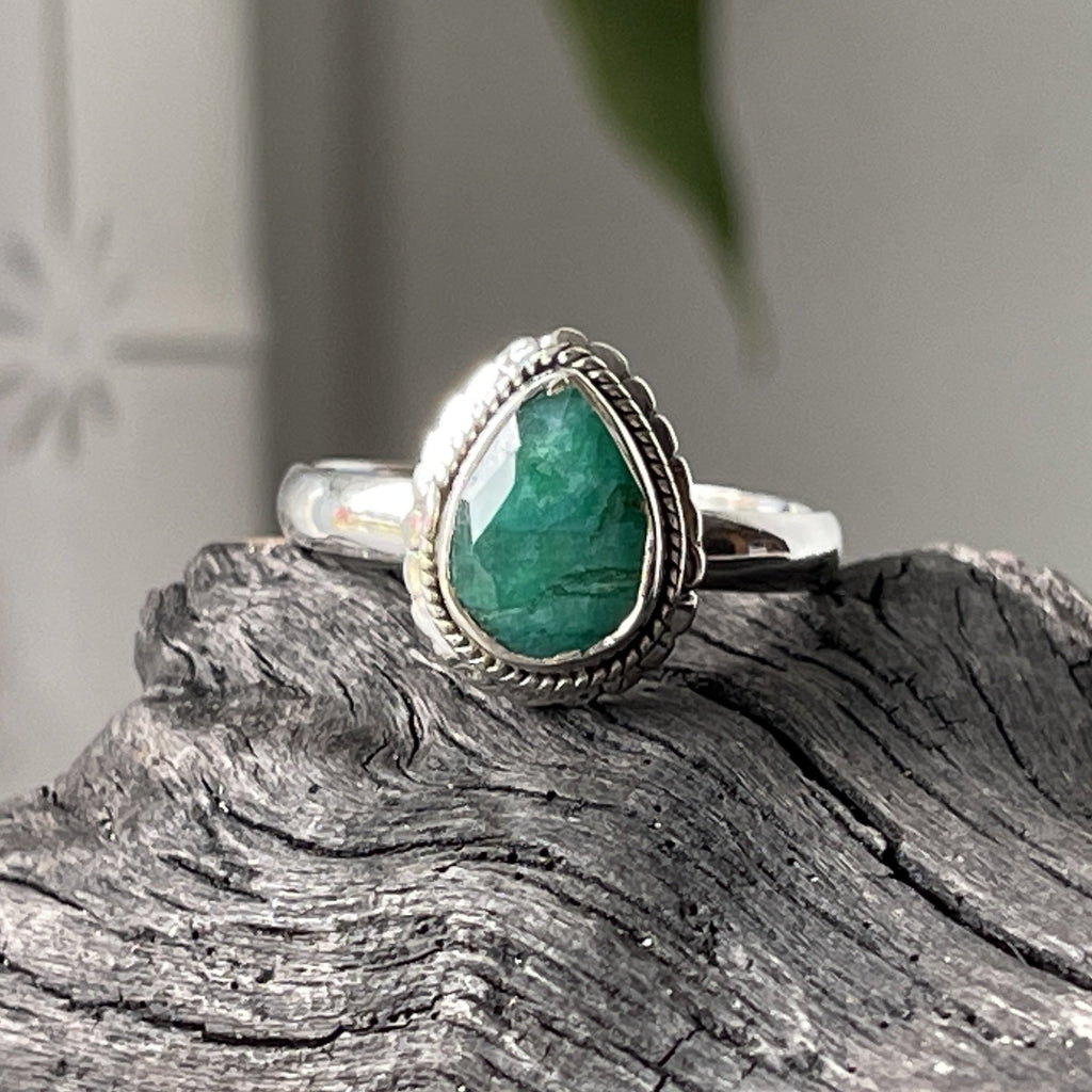 sterling silver faceted simple emerald ring